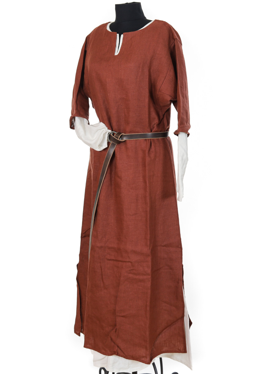 Medieval dress "Lovis" in madder red linen