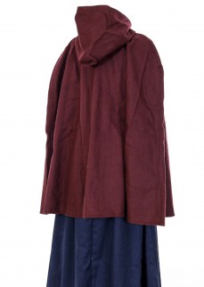 Cape in burgundy wool