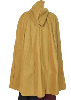 Cloak in mustard yellow wool