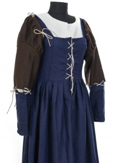 Woolen sleeves for 15th Century dress in dark blue/dark brown twill, split puff model