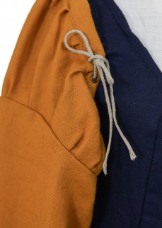 Woolen sleeves for 15th Century dress in burgundy/mustard yellow twill, split puff model