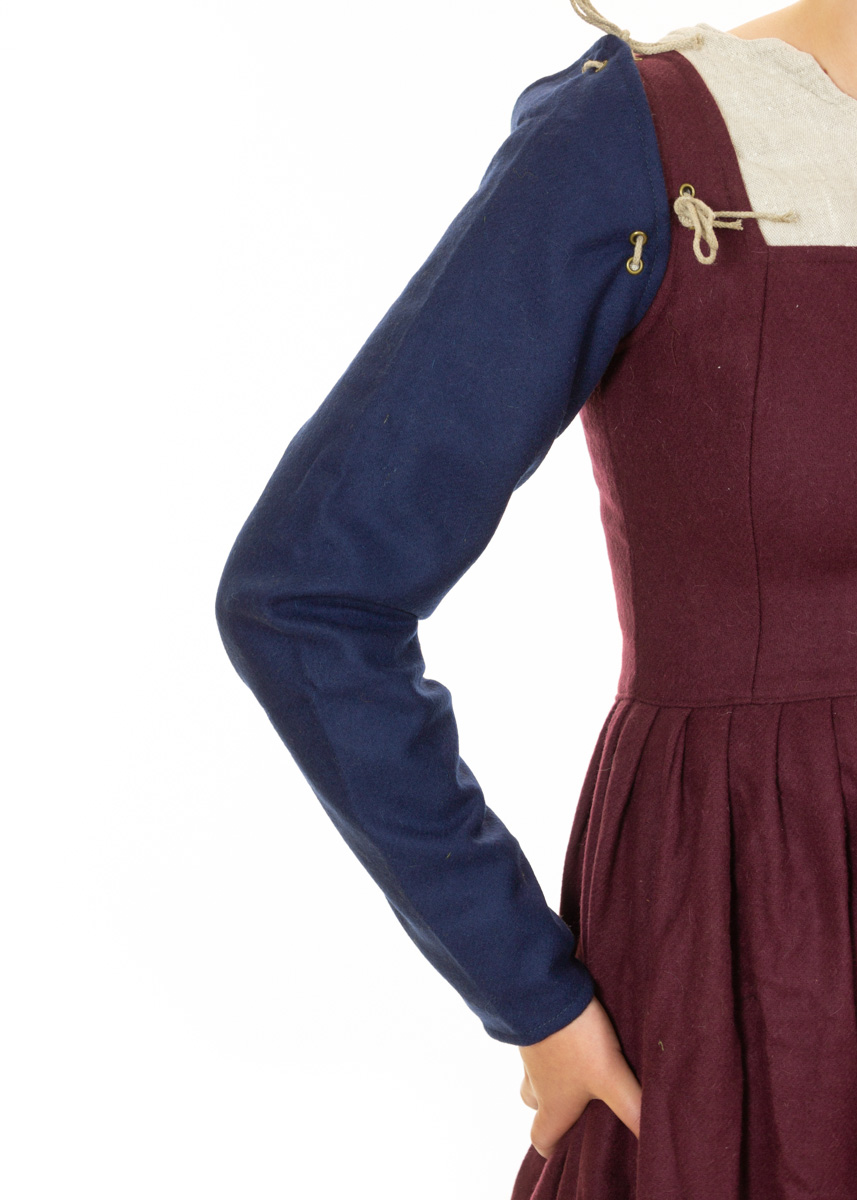Woolen sleeves for 15th Century dress in dark blue twill